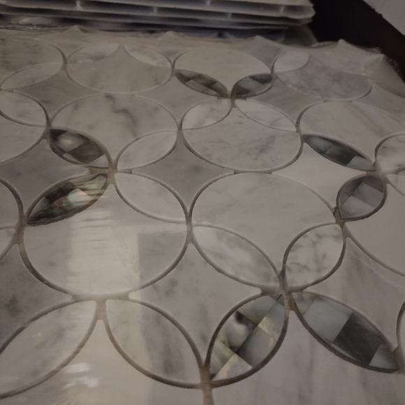 Beautiful mother of pearl I set TILE FOR FLOOR AND WALL - Picture 3 of 3